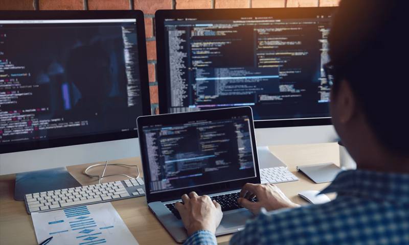 数据科学选型:R与Python如何赋能化隆网站建设?